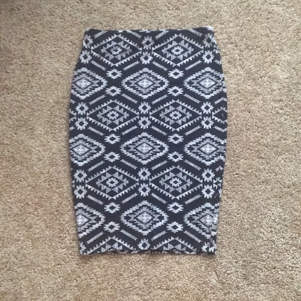 Bodycon skirt. Never worn!!